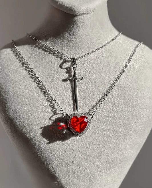 Dúo de Collares Corazón y Espada Edición Especial + Caja Detalle Especial